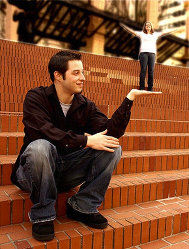 19 Atrocious Photos That Prove Engagement Pics Are Always a Bad Idea