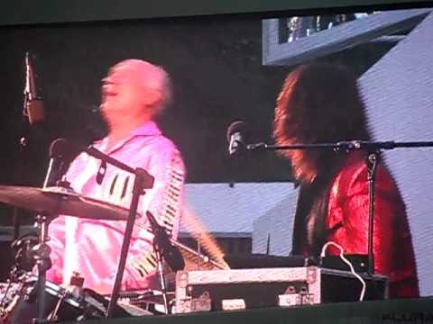 Dave Grohl Joined Sha Na Na On Stage At The ‘Grease’ Sing-A-Long  