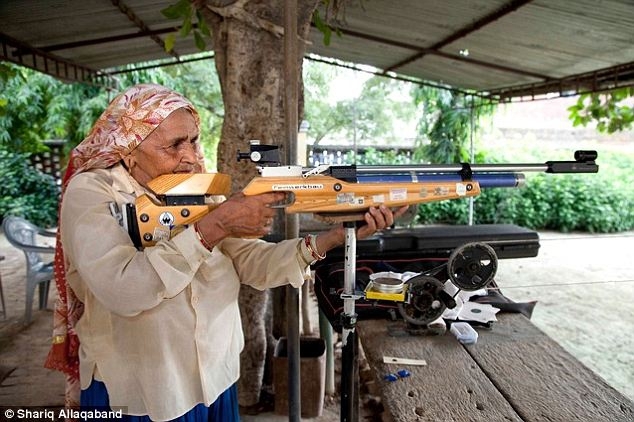 The Oldest Sharpshooter In The World!