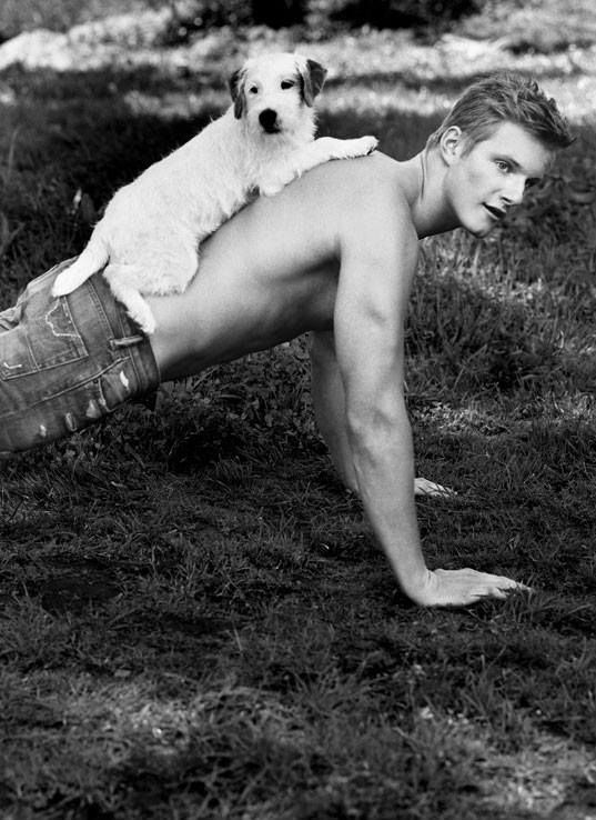‘Hunger Games’ Hottie Alexander Ludwig Poses Shirtless with a Puppy 