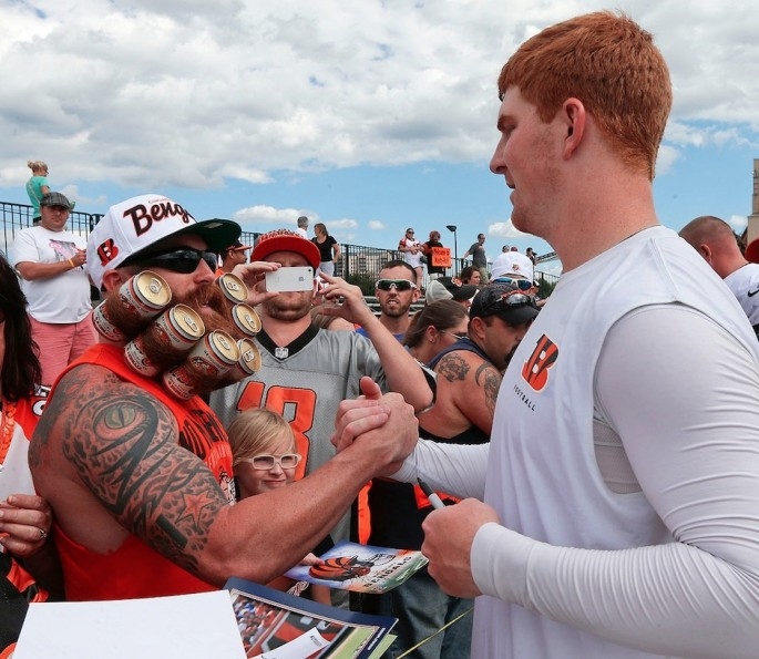 Epically bearded Bengals fan turns facial hair into 6-pack of beer