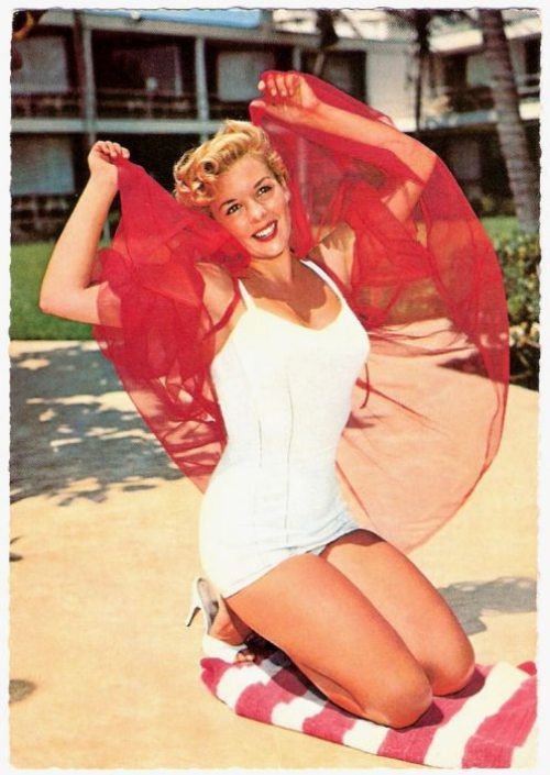 20 Photos Of 1940's Vintage Swimwear Vs Present Day