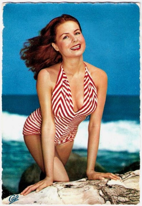 20 Photos Of 1940's Vintage Swimwear Vs Present Day