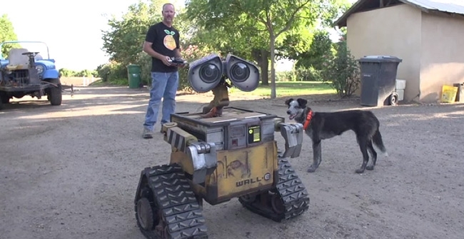 Video: Bakersfield man's Real-life working Wall E replica