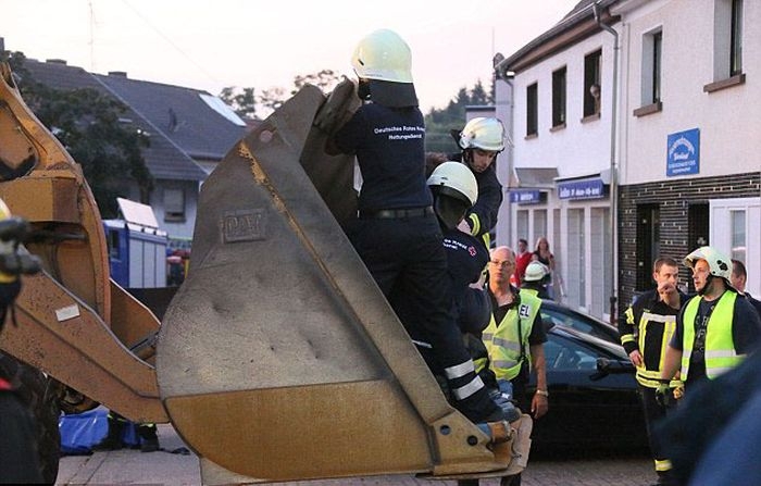 Firefighters Rescued a Giant Man 