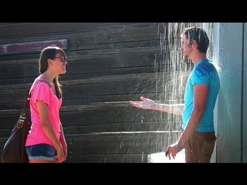 Man Uses Allure of ‘The Notebook’ to Get Strangers to Kiss Him 