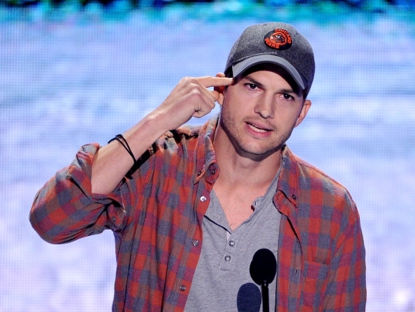 Video: Ashton Kutcher Offered Some Advice At The Teen Choice Awards