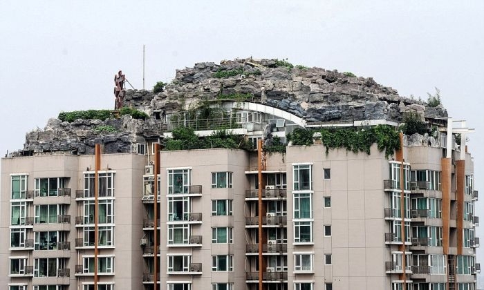 Mountain Villa on Top of Apartment Block 