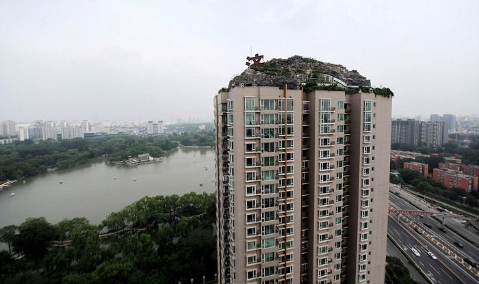 Mountain Villa on Top of Apartment Block 