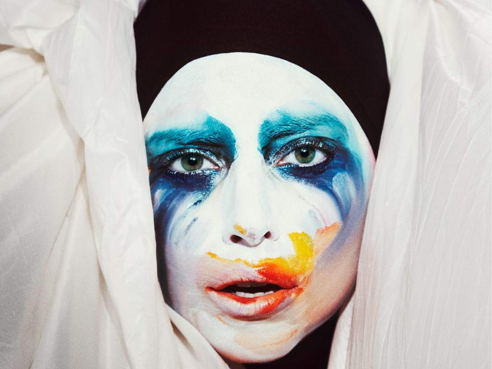 Lady Gaga Releases "Applause" Lyric Video