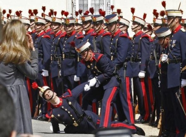 17 Soldiers Collapsing Due To Exhaustion At Military Ceremonies 