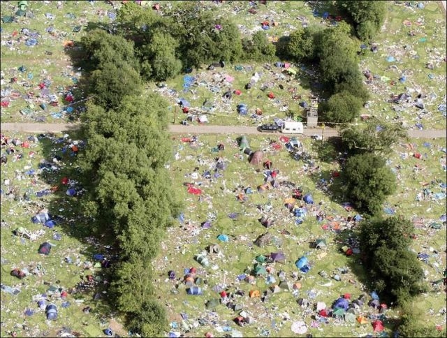 Music Fans Leave Behind a Mass of Mess in Reading 