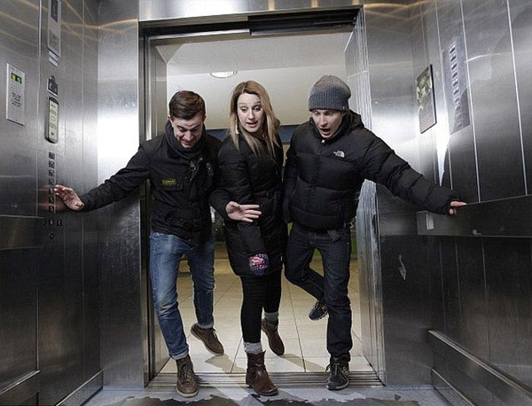 The bottomless 3D Elevator Shocks Unsuspecting London Shoppers