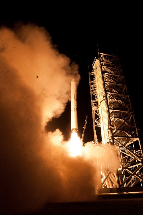 NASA Captures Epic 'Frog Photo' During Spacecraft Launch