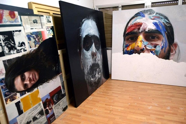 These Giant Hyperrealistic Paintings Will Absolutely Floor You