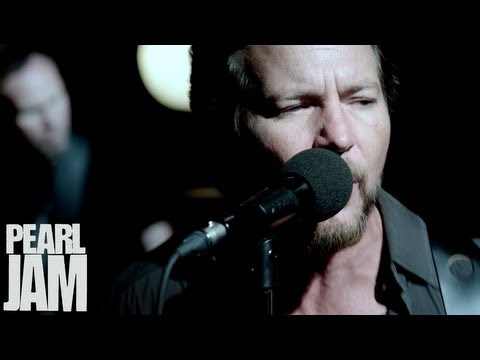 Pearl Jam Unveil Performance-Based 'Sirens' Video 