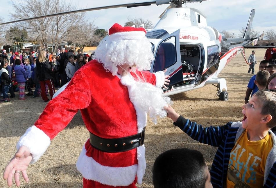 55 Incredible Images Of The World Celebrating Christmas