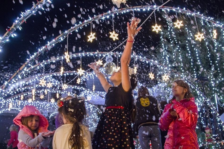 55 Incredible Images Of The World Celebrating Christmas