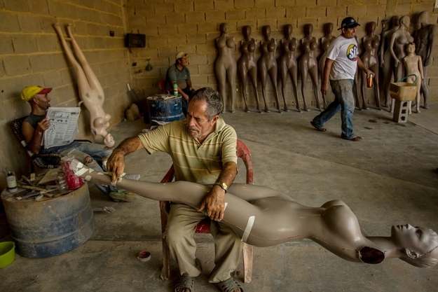 Bizzarre Venezuelan mannequins