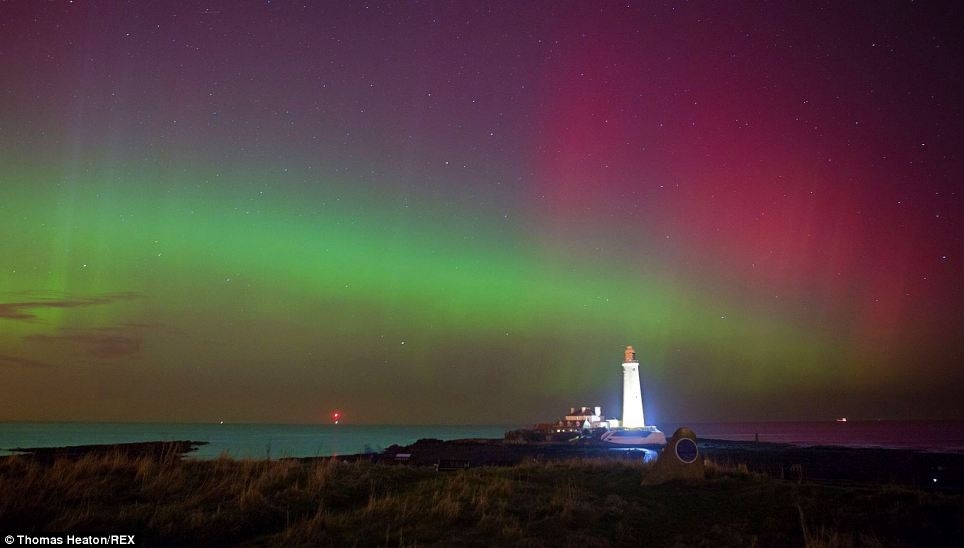 The Norfolk lights! Skies over East Anglia turn red and green by stunn