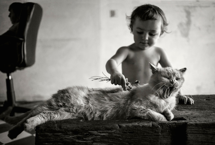 Father Photographs Touching Moments of His Children as They Grow Up