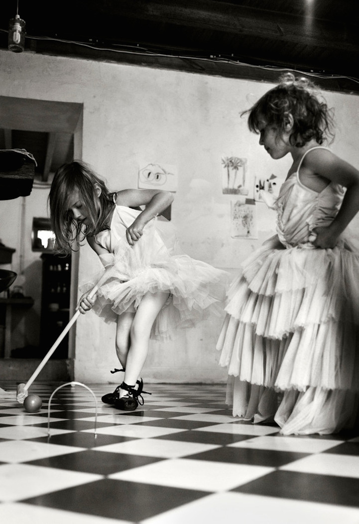Father Photographs Touching Moments of His Children as They Grow Up
