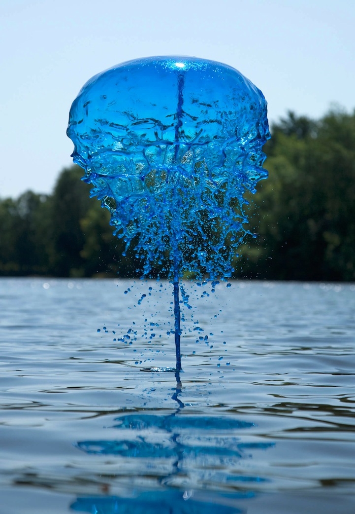 Spectacular Splashes Create Colorful Liquid Creatures