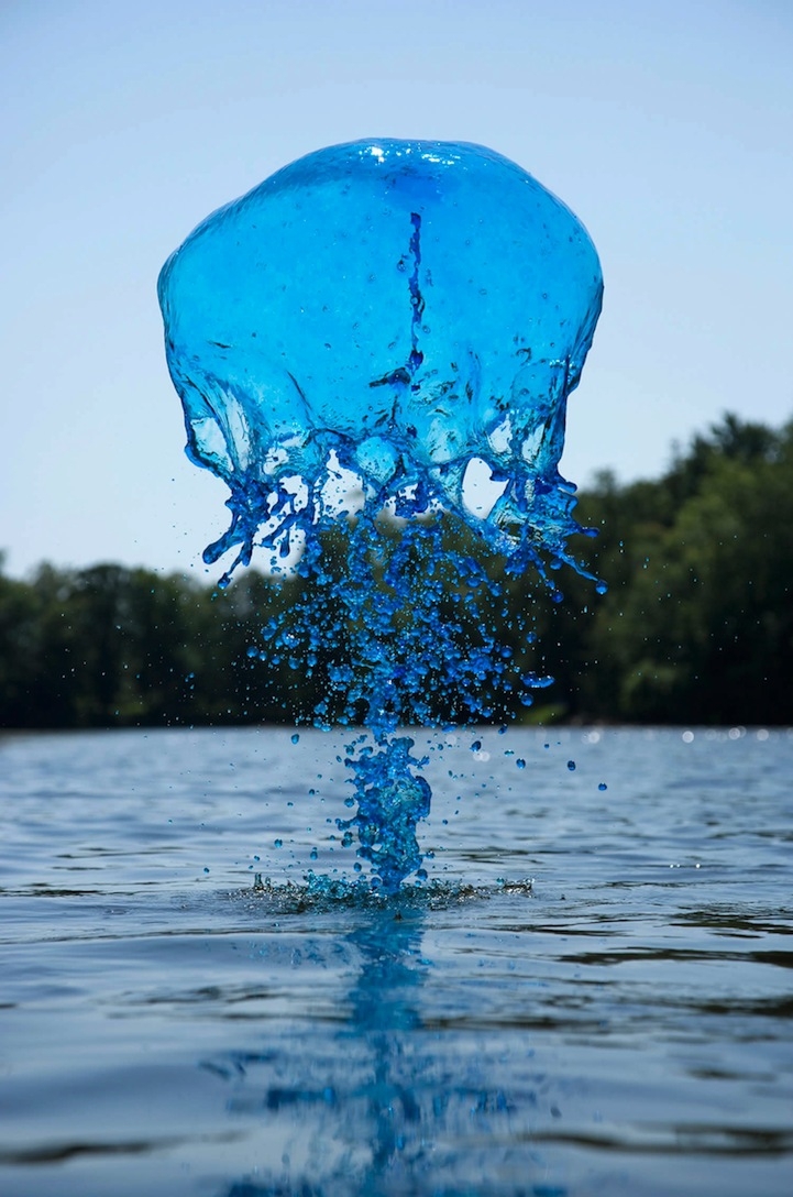 Spectacular Splashes Create Colorful Liquid Creatures