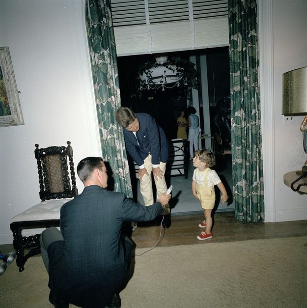8 Festive Photos Of The Kennedy’s Celebrating Easter In 1963