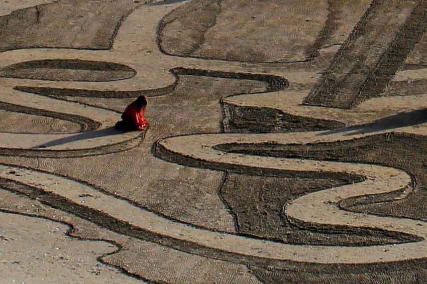 Mesmerizing Works Of 3-D Sand Drawing Art