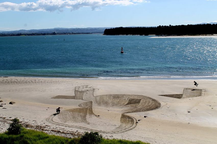 Mesmerizing Works Of 3-D Sand Drawing Art