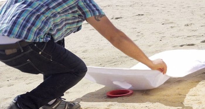 Awesome Invention For Hiding Valuables On The Beach