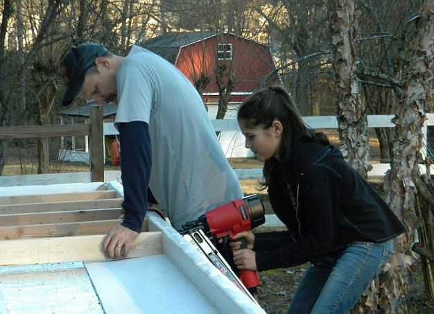Girl, 14, builds herself a tiny house as a tribute to her late father