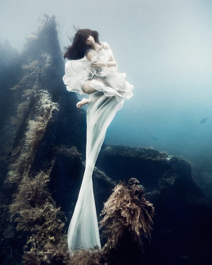 Stunning Underwater Shipwreck Portraits Taken Off the Shores of Bali