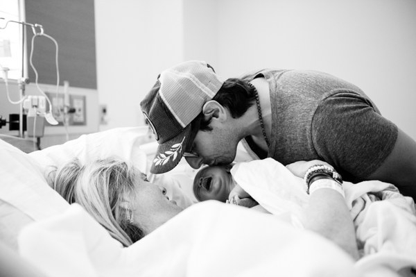 Touching Photos Of Fathers Seeing Their Babies For The First Time