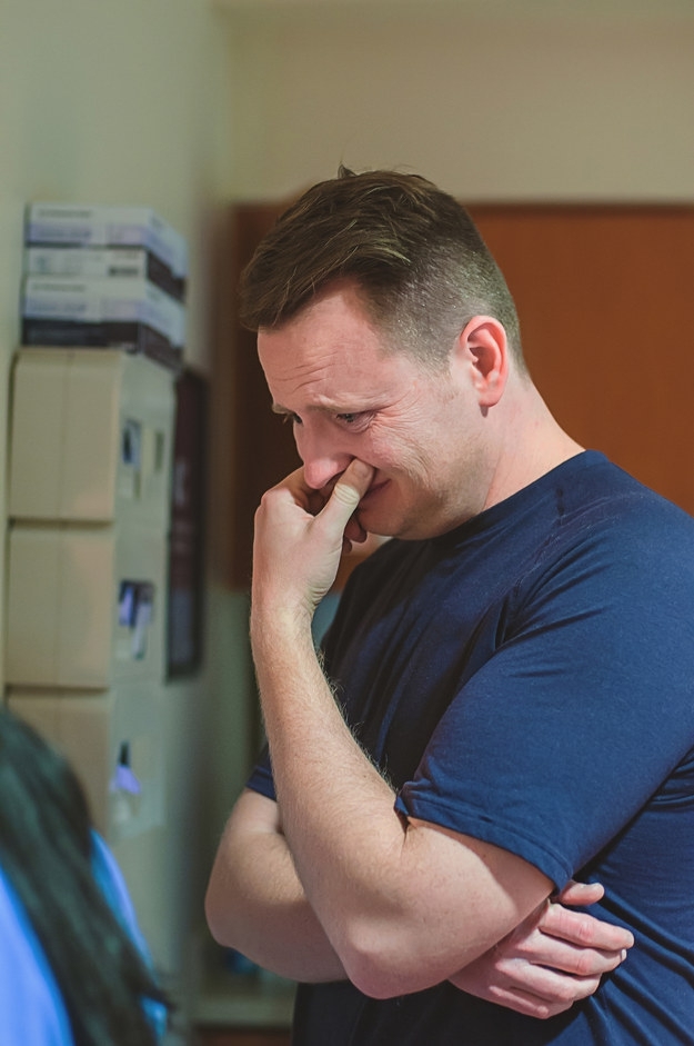 Touching Photos Of Fathers Seeing Their Babies For The First Time