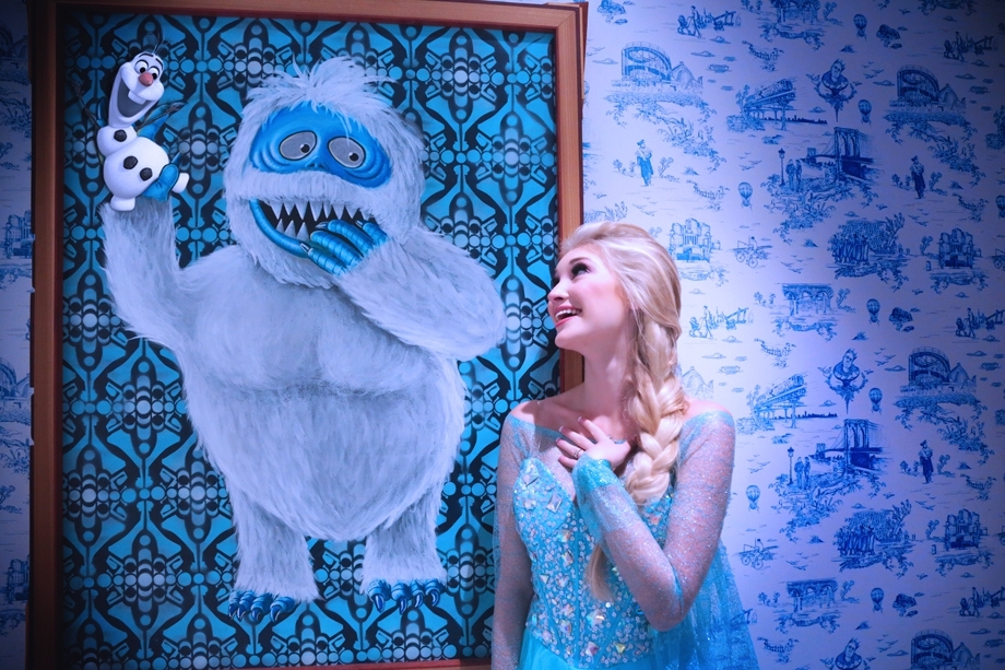 Frozen’s real-life Elsa arrives at theCHIVE! Meet Anna Faith - See mor