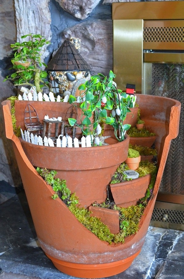 34 Picture-Perfect Fairy Gardens Made From Broken Flower Pots