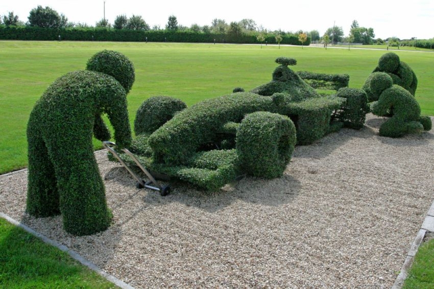 Impressive topiary sculptures