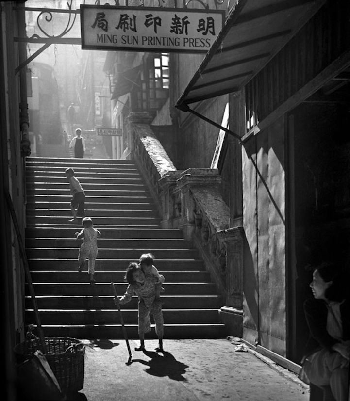 Powerful Black and White Photos of Hong Kong in the 1950's and '60s