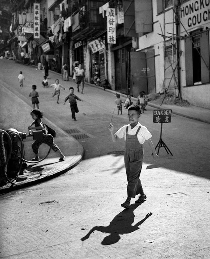 Powerful Black and White Photos of Hong Kong in the 1950's and '60s