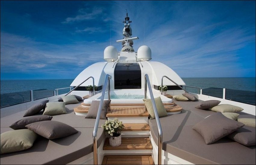 Luxury Yacht is the First to Feature a Floating Garage