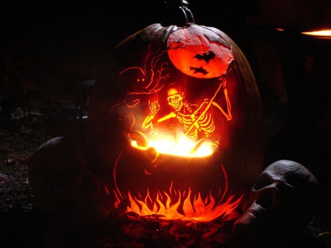 40 Detailed Pumpkin Carvings That Make Normal Ones Seem Boring