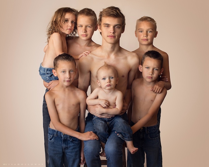 Mother Takes Breathtaking Photos of Her Ten Kids