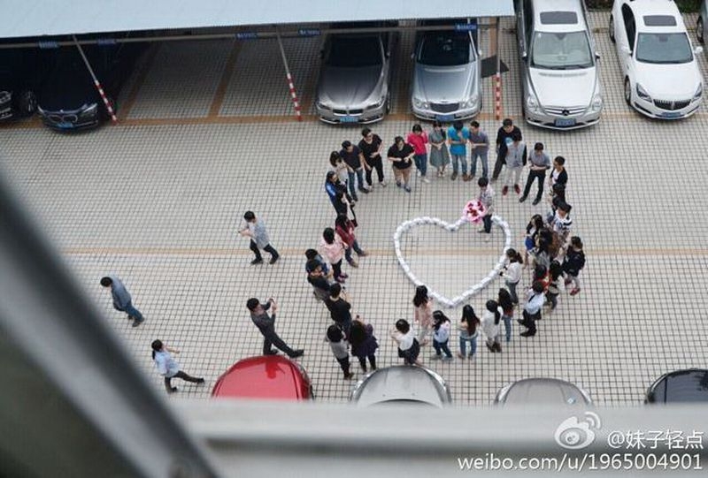 Man Buys 99 iPhones to Propose to His Girlfriend