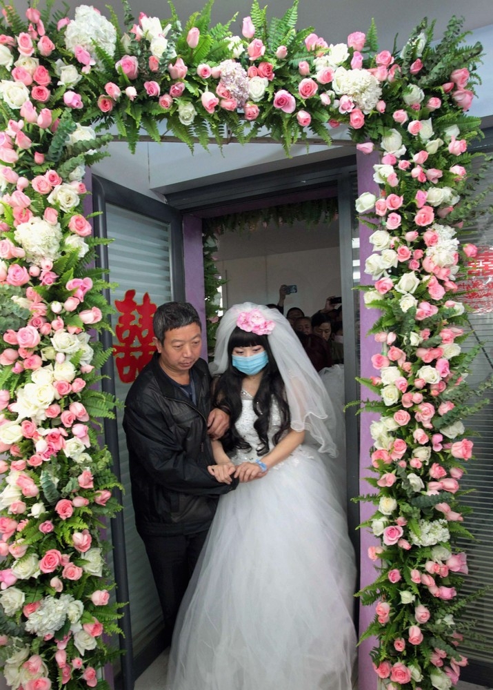 Cancer Patient Marries Long-Term Boyfriend at China Hospital