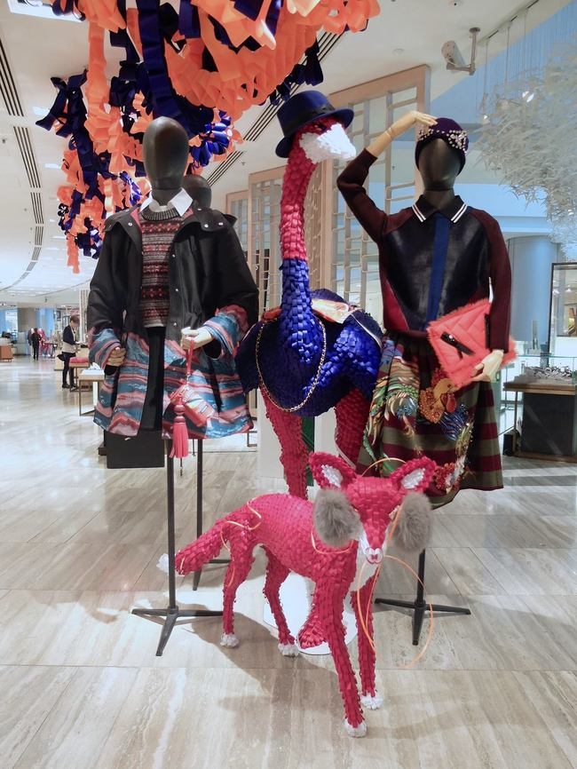 Skilled Artist Creates Amazing Animal Sculptures Made Out Of Ribbon