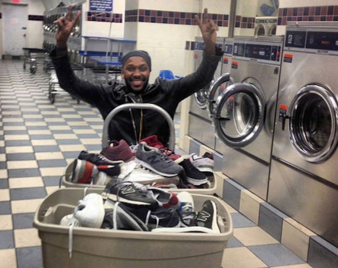 One Man In New York City Is Giving The Homeless Free Shoes