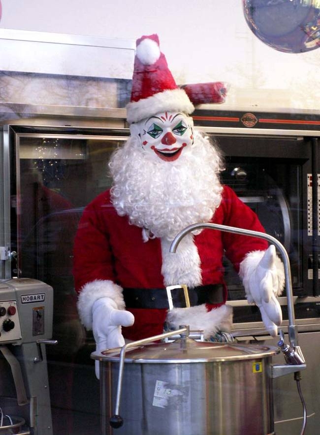 These 29 Xmas Decorations Are Too Creepy