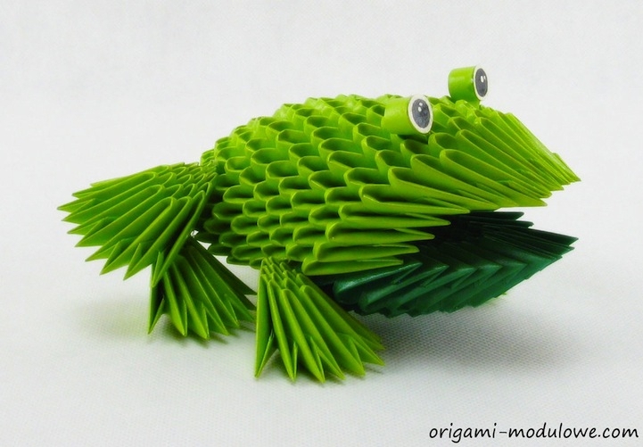 Intricate Paper Animals Crafted with Elaborate Origami Techniques